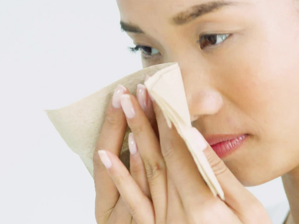 solusi untuk wajah berminyak agar terhindar dari masalah jerawat